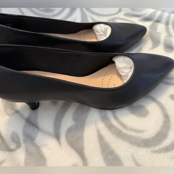 New Clarks Black Leather Linvale Jerica Heels comfortable 7 W (box not perfect) - Picture 4 of 9